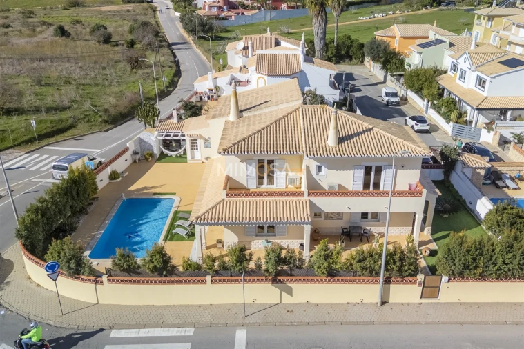 Moradia T4 para Arrendamento em Lagos (São Sebastião e Santa Maria) Foto 41