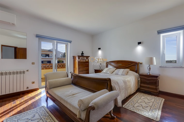 Moradia T4 para Arrendamento em Lagos (São Sebastião e Santa Maria) Foto 12