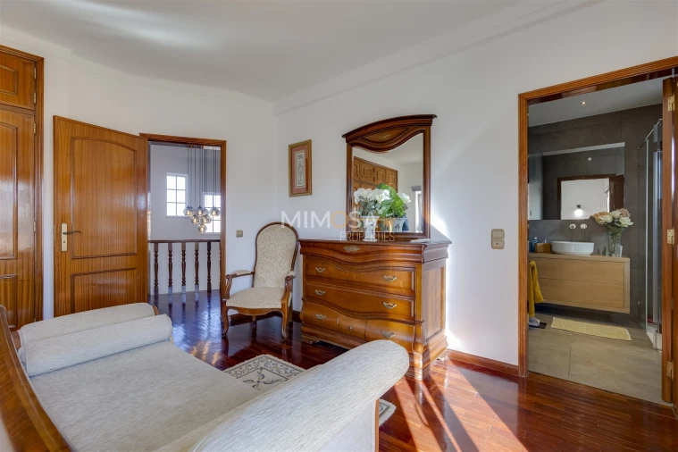 Moradia T4 para Arrendamento em Lagos (São Sebastião e Santa Maria) Foto 14