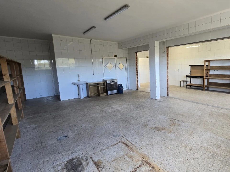 Armazém para Arrendamento em Fornos de Maceira Dão Foto 8