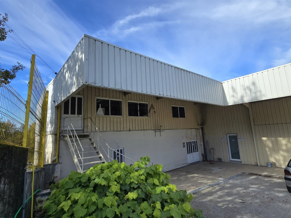 Armazém para Arrendamento em Fornos de Maceira Dão Foto 1