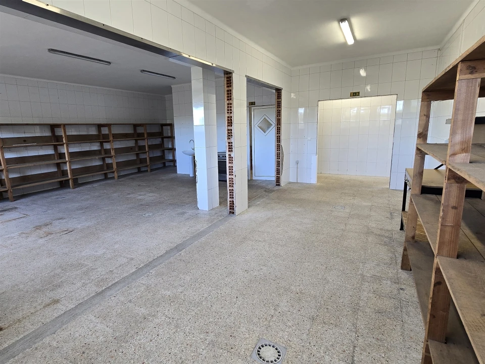 Armazém para Arrendamento em Fornos de Maceira Dão Foto 7