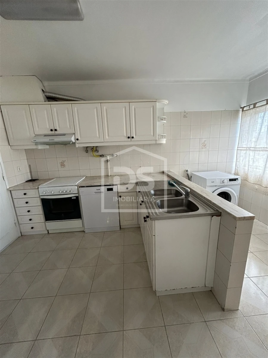 Apartamento T2 para Venda em Marinha Grande Foto 5