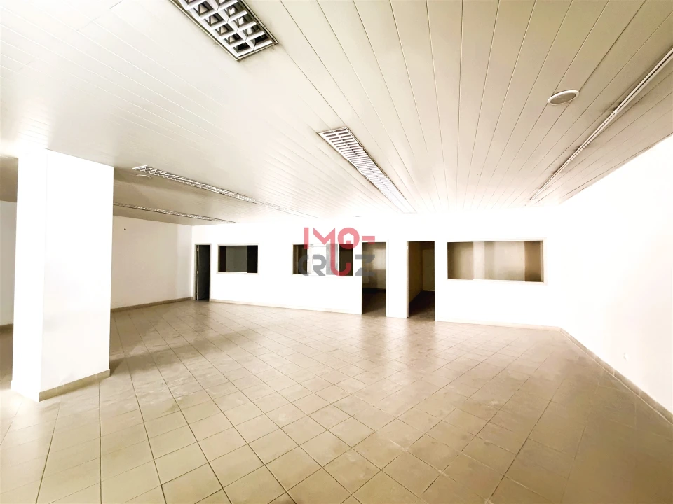 Loja para Arrendamento em Santa Maria, São Pedro e Matacães Foto 6