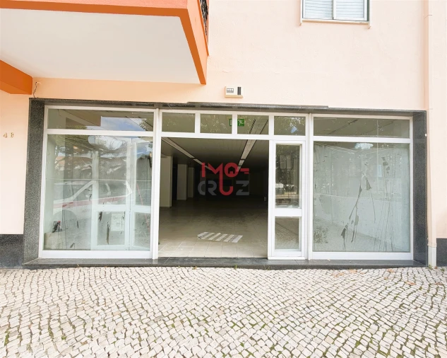 Loja para Arrendamento em Santa Maria, São Pedro e Matacães