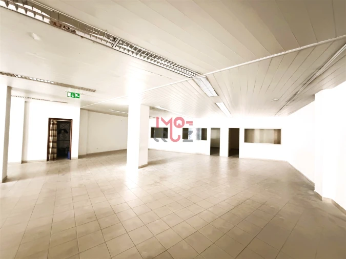 Loja para Arrendamento em Santa Maria, São Pedro e Matacães Foto 5