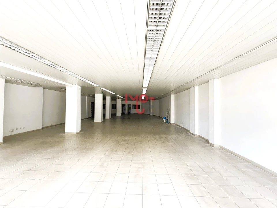 Loja para Arrendamento em Santa Maria, São Pedro e Matacães Foto 2