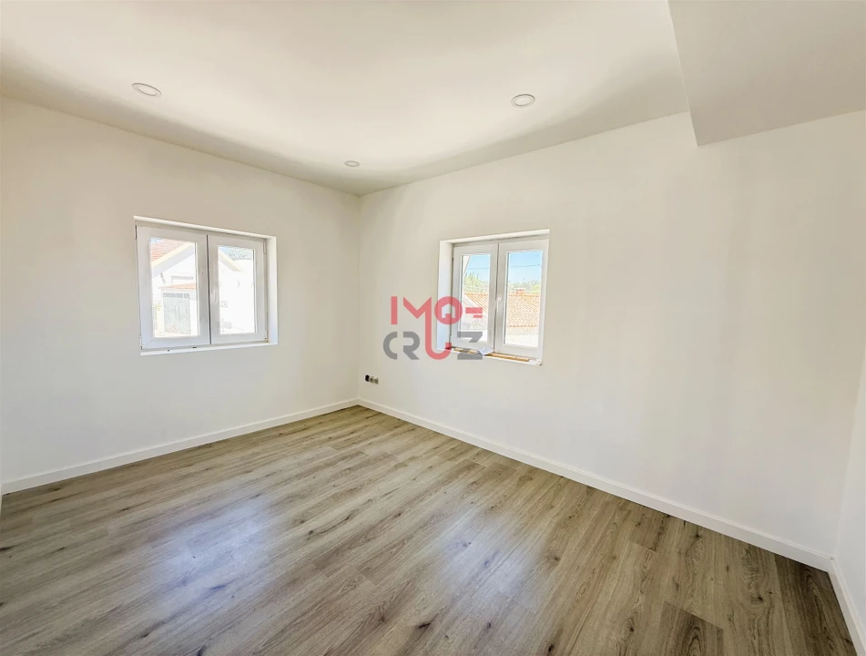 Moradia T3 para Venda em Miragaia e Marteleira Foto 8