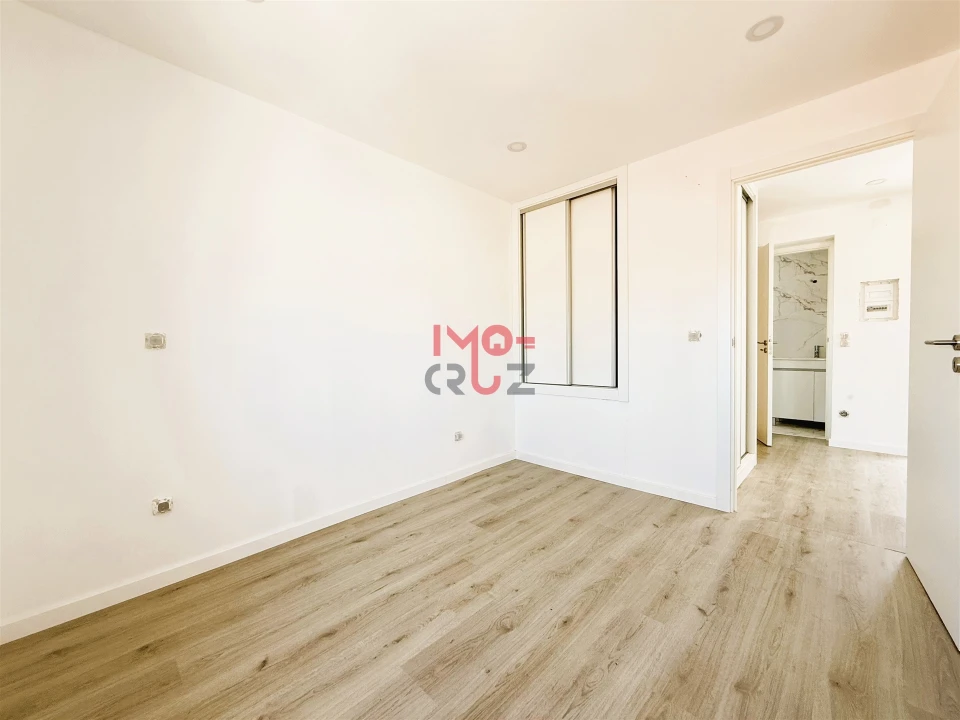 Moradia T3 para Venda em Miragaia e Marteleira Foto 12