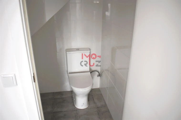 Moradia T3 para Venda em Miragaia e Marteleira Foto 5