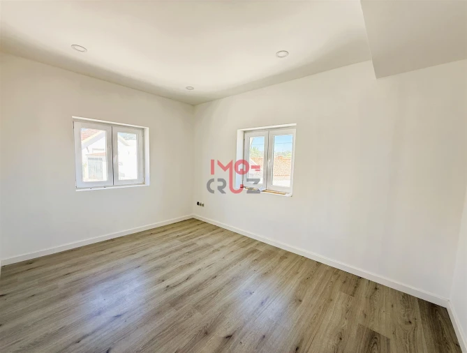 Moradia T3 para Venda em Miragaia e Marteleira Foto 8