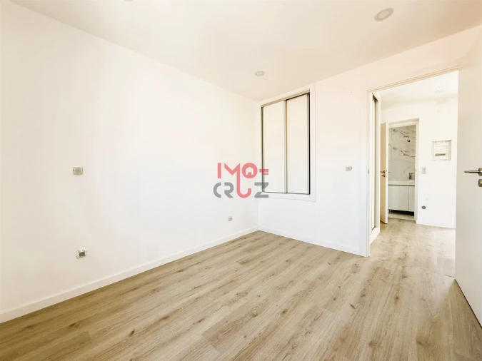 Moradia T3 para Venda em Miragaia e Marteleira Foto 12