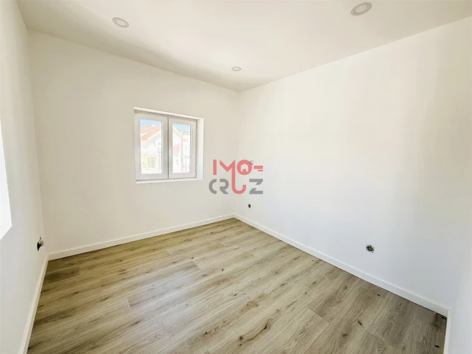 Moradia T3 para Venda em Miragaia e Marteleira Foto 7