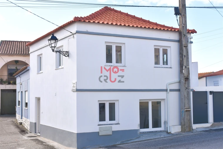 Moradia T3 para Venda em Miragaia e Marteleira Foto 1