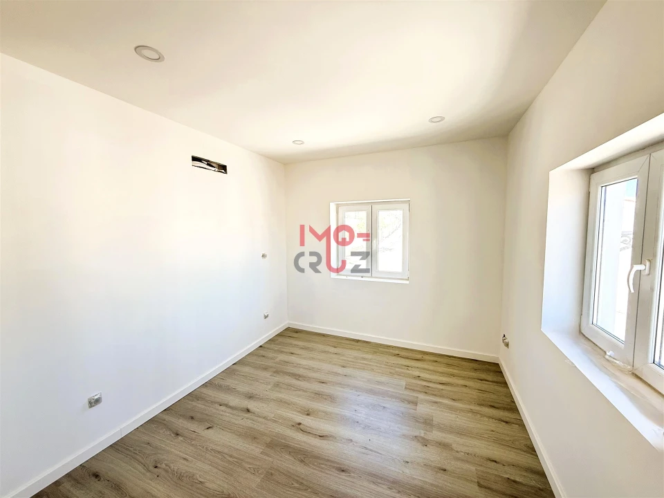 Moradia T3 para Venda em Miragaia e Marteleira Foto 9