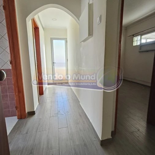 Apartamento T2 para Venda em Vila Franca de Xira Foto 6