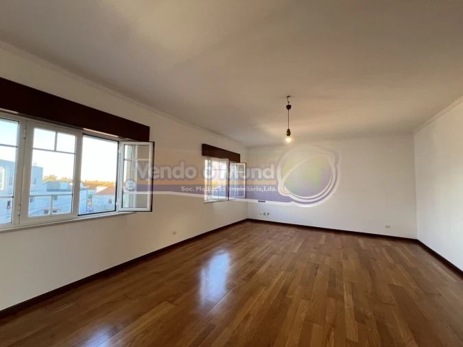Apartamento T3 para Venda em Benavente Foto 3
