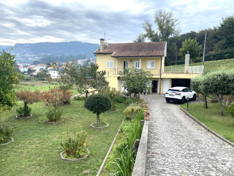 Moradia T3 para Venda em Gondarem Foto 2