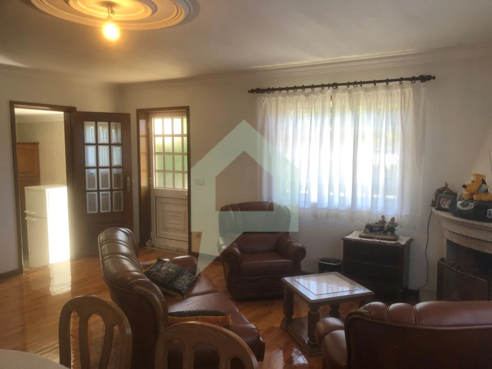 Moradia T3 para Venda em Airo Foto 6