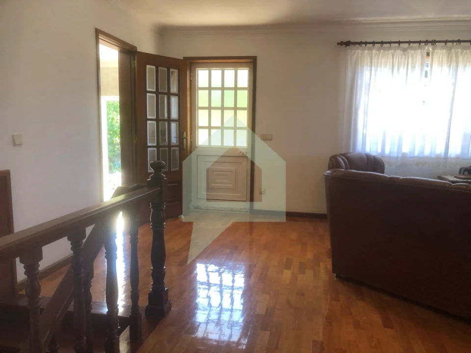 Moradia T3 para Venda em Airo Foto 17