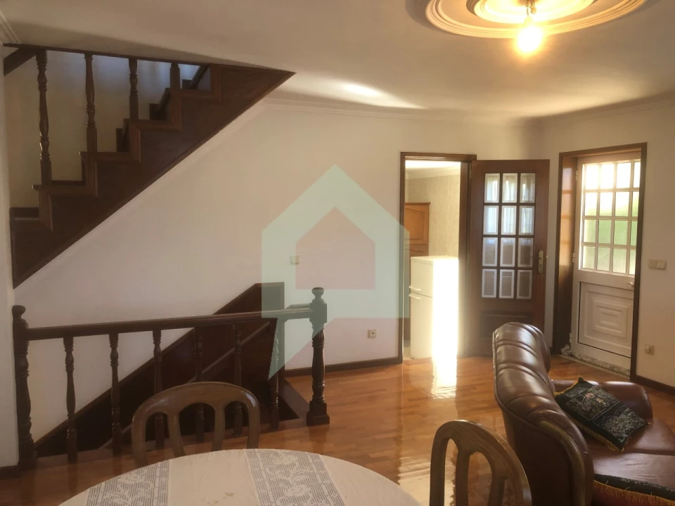 Moradia T3 para Venda em Airo Foto 18