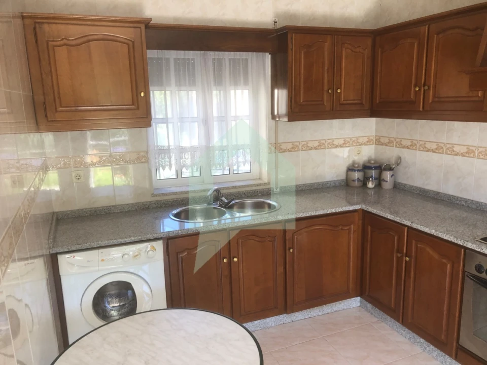 Moradia T3 para Venda em Airo Foto 21