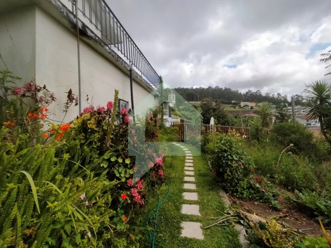 Moradia T3 para Venda em Airo Foto 9