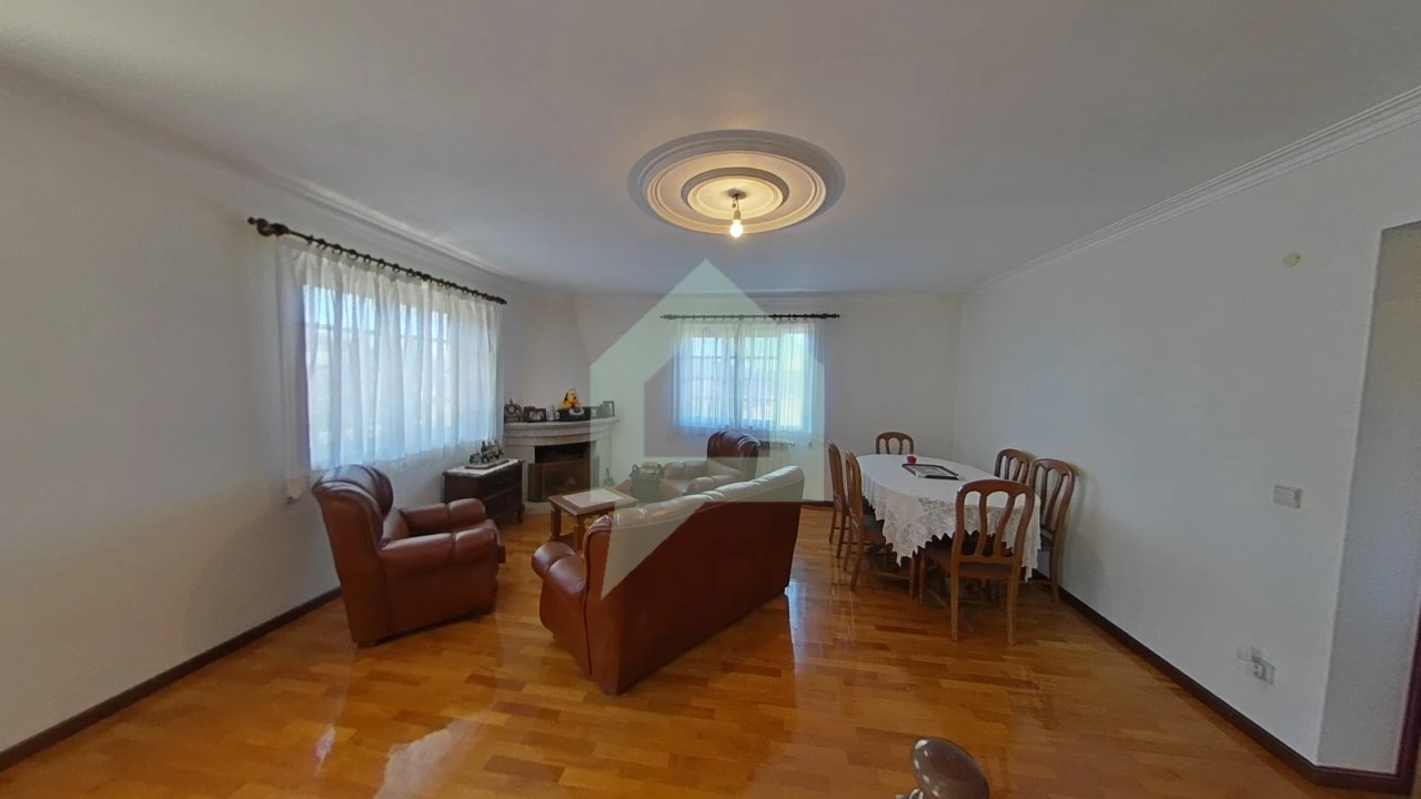 Moradia T3 para Venda em Airo Foto 10