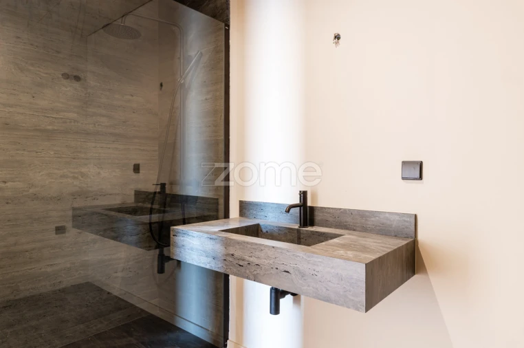 Apartamento T2 para Venda em Vilar de Andorinho Foto 16