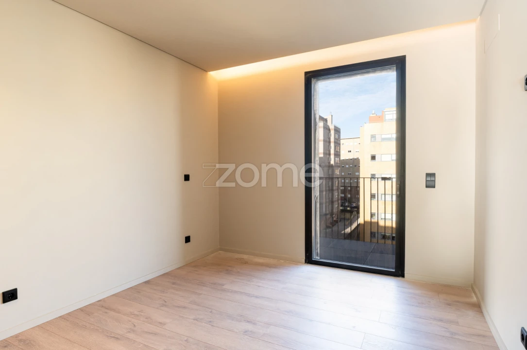 Apartamento T2 para Venda em Vilar de Andorinho Foto 15