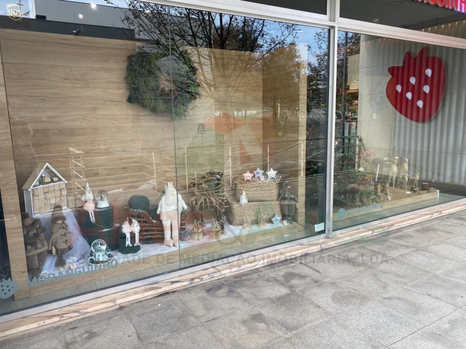 Loja para Cedência de Quotas em Cidade da Maia Foto 2