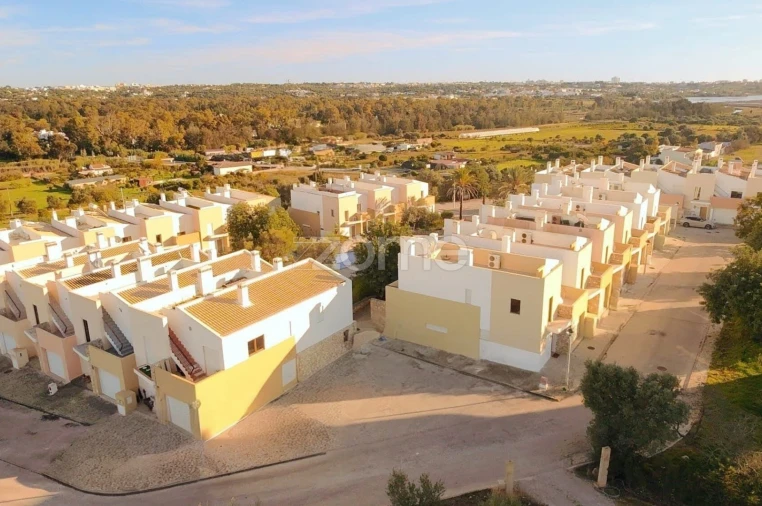 Moradia T3 para Arrendamento em Mexilhoeira Grande