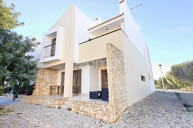 Moradia T3 para Arrendamento em Mexilhoeira Grande Foto 4