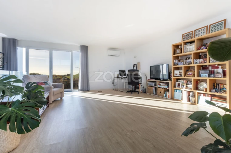 Moradia T3 para Venda em Porto Salvo Foto 34