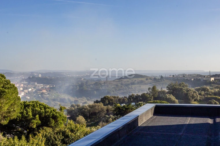 Moradia T3 para Venda em Porto Salvo Foto 38