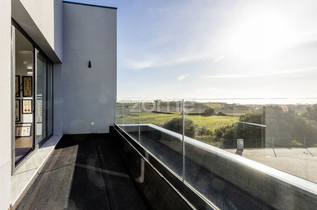 Moradia T3 para Venda em Porto Salvo Foto 36