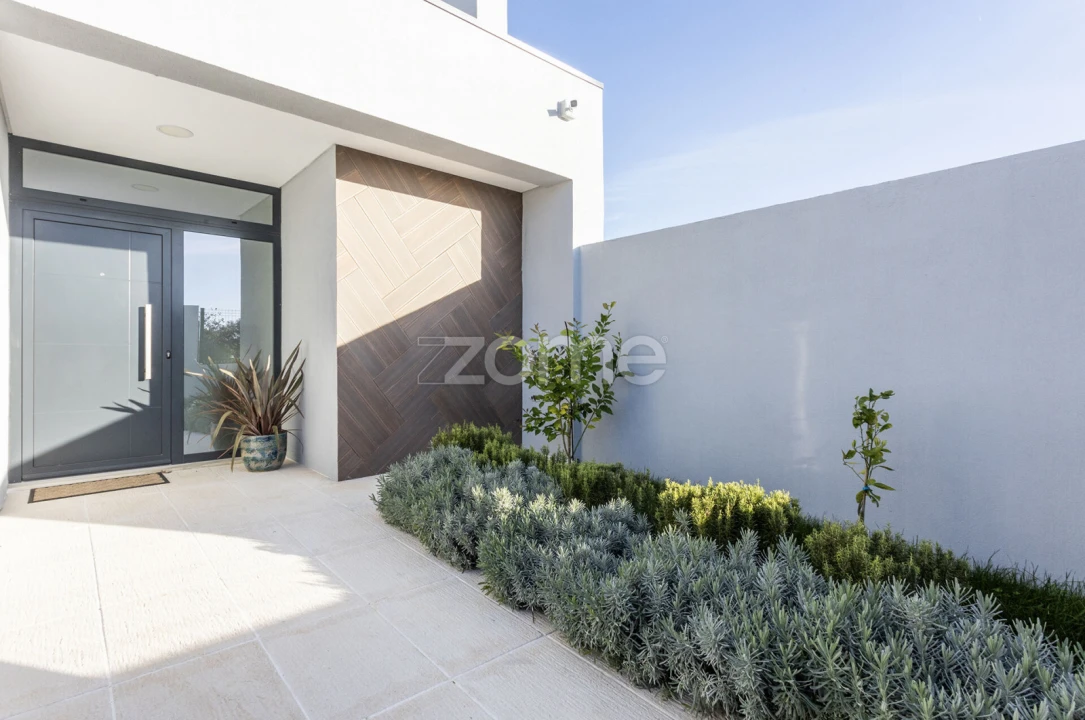 Moradia T3 para Venda em Porto Salvo Foto 3