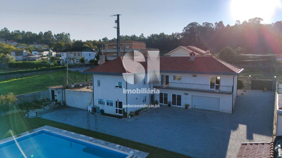 Moradia T3 para Venda em Fonte Arcada Foto 9