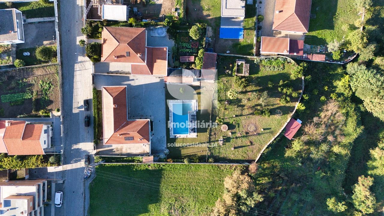 Moradia T3 para Venda em Fonte Arcada Foto 3