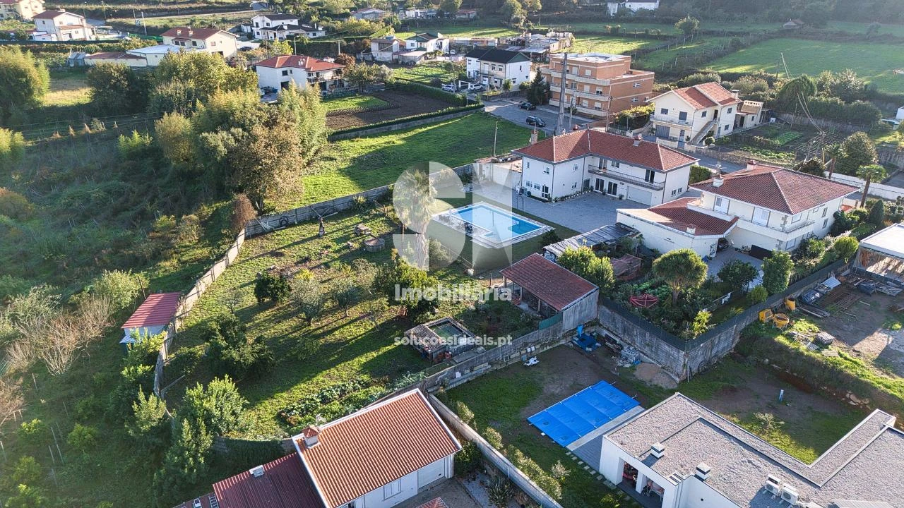 Moradia T3 para Venda em Fonte Arcada Foto 5