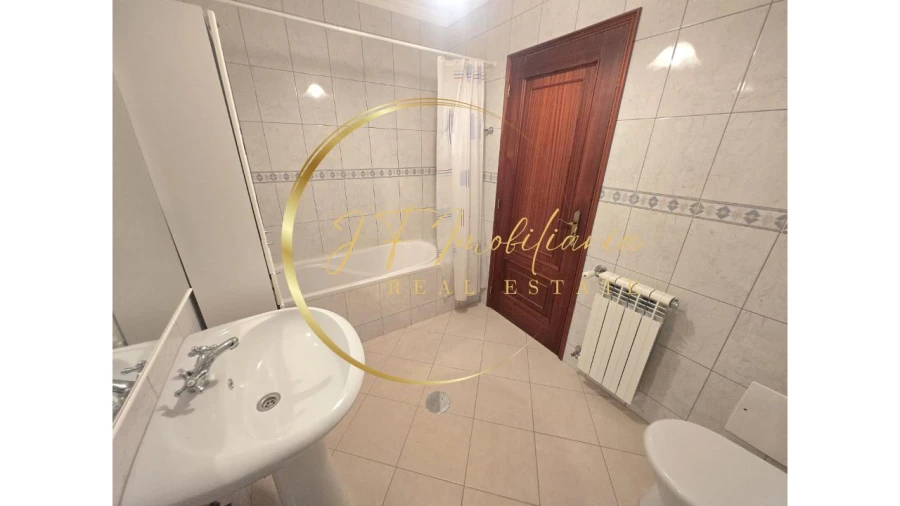 Moradia T4 para Venda em Gafanha da Encarnação Foto 26