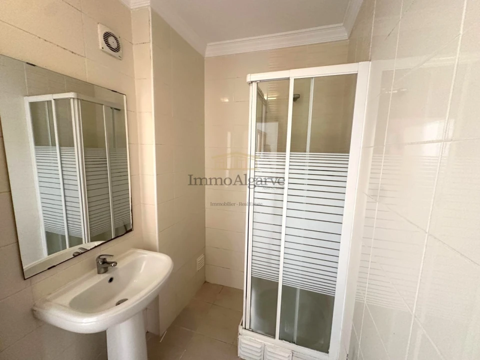 Apartamento T2 para Venda em Guia Foto 11