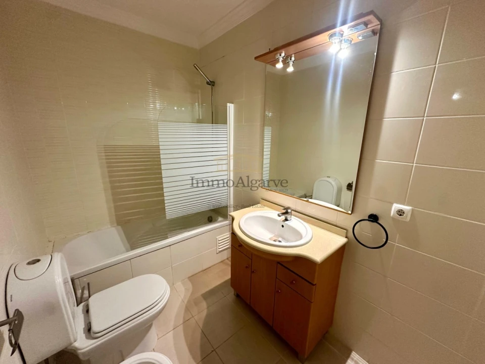 Apartamento T2 para Venda em Guia Foto 16