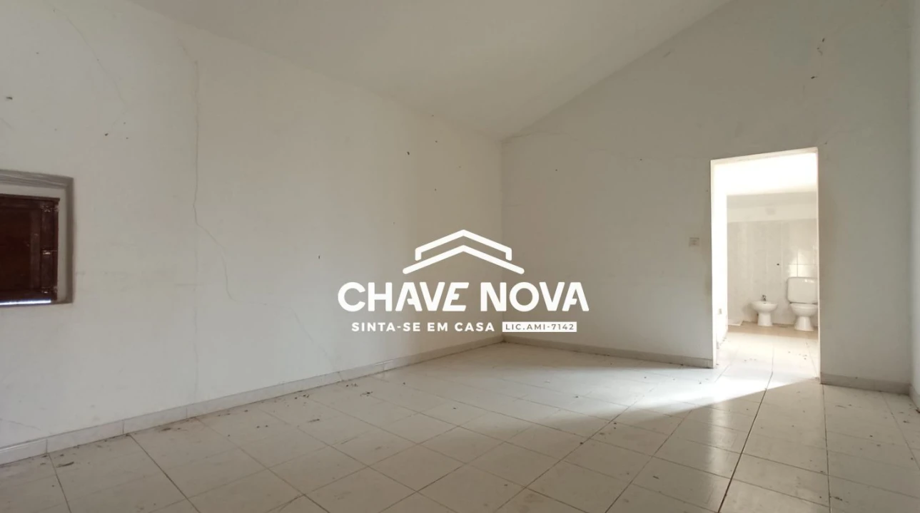 Moradia T3 para Venda em Salir Foto 6