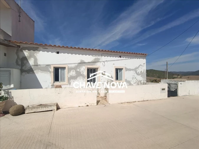 Moradia T3 para Venda em Salir Foto 1