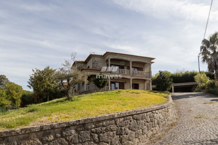 Moradia T4 para Venda em Aboim da Nóbrega e Gondomar Foto 1