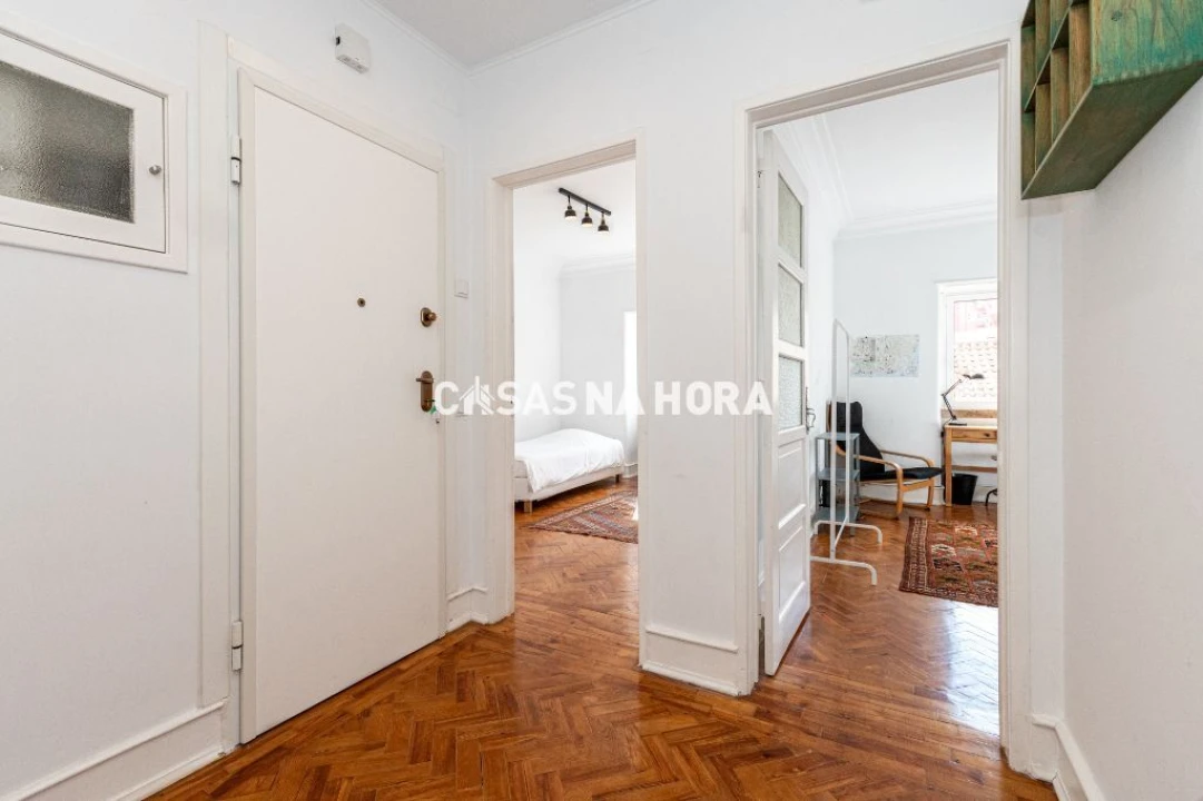 Apartamento T3 para Arrendamento em Campolide Foto 2