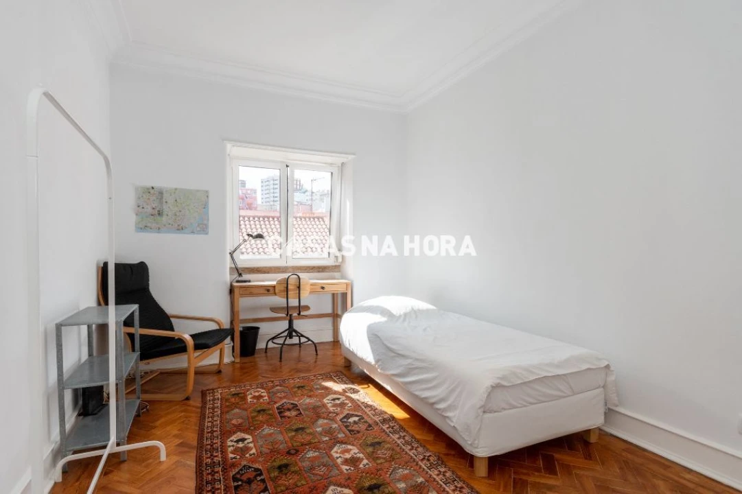 Apartamento T3 para Arrendamento em Campolide Foto 3