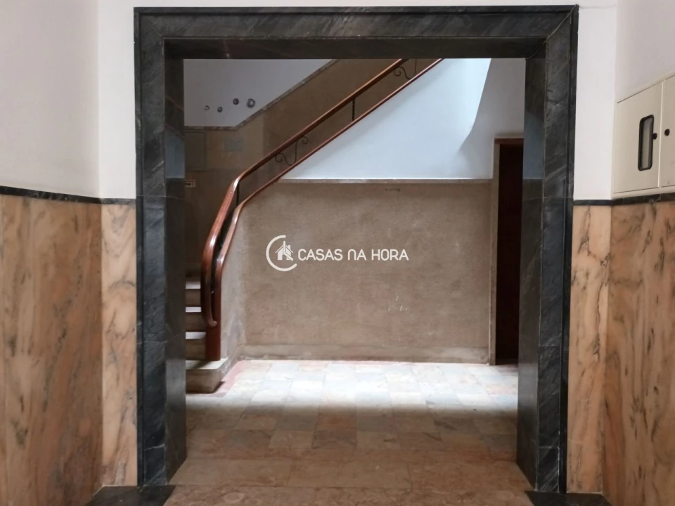 Apartamento T3 para Arrendamento em Campolide Foto 21