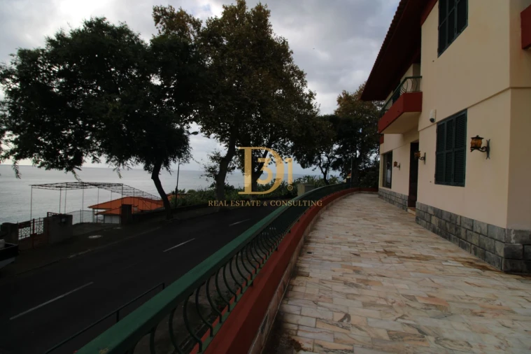 Moradia T4 para Venda em São Martinho Foto 3